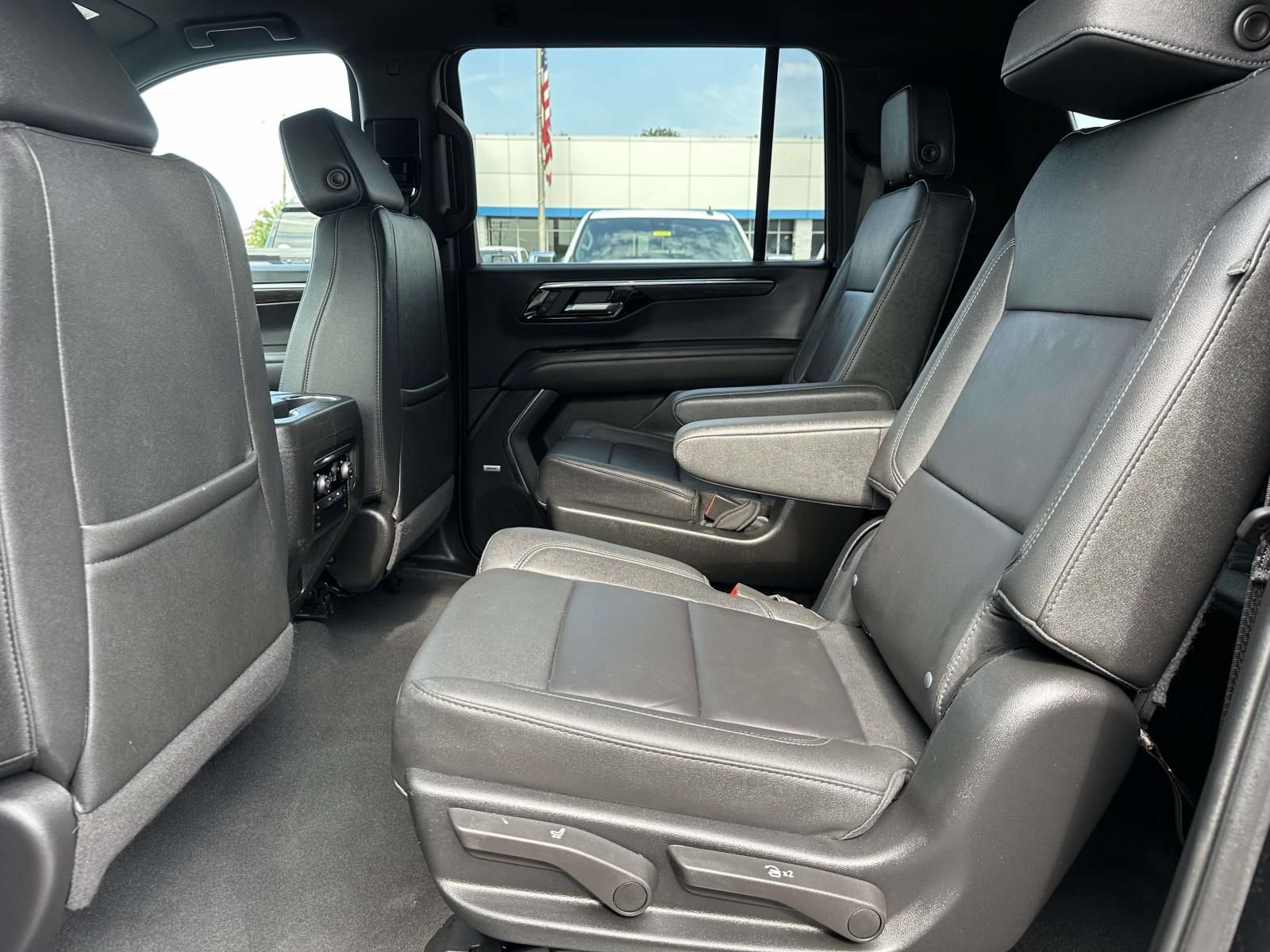 Used 2026 Chevrolet Suburban LT w/ Comfort Package AWD/4WD image 24