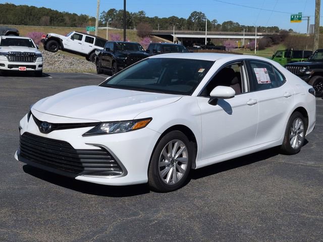 Used 2024 Toyota Camry LE image 4