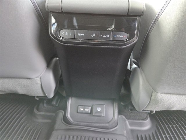 Used 2023 Toyota Highlander L image 17