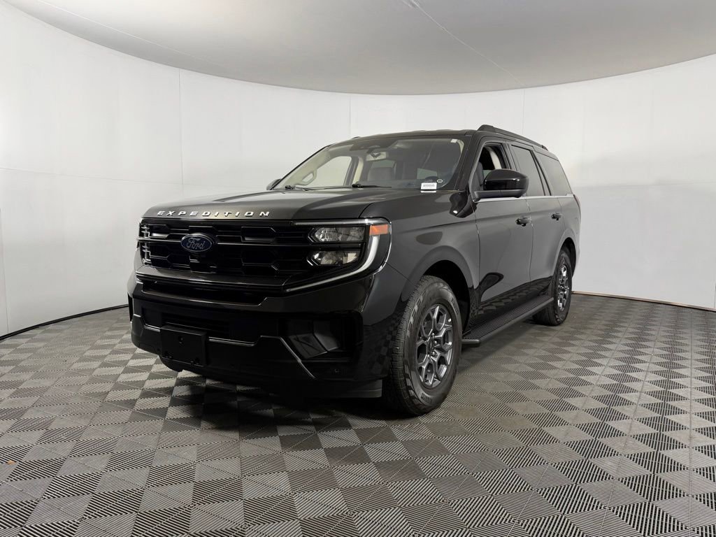 Used 2025 Ford Expedition Active image 3