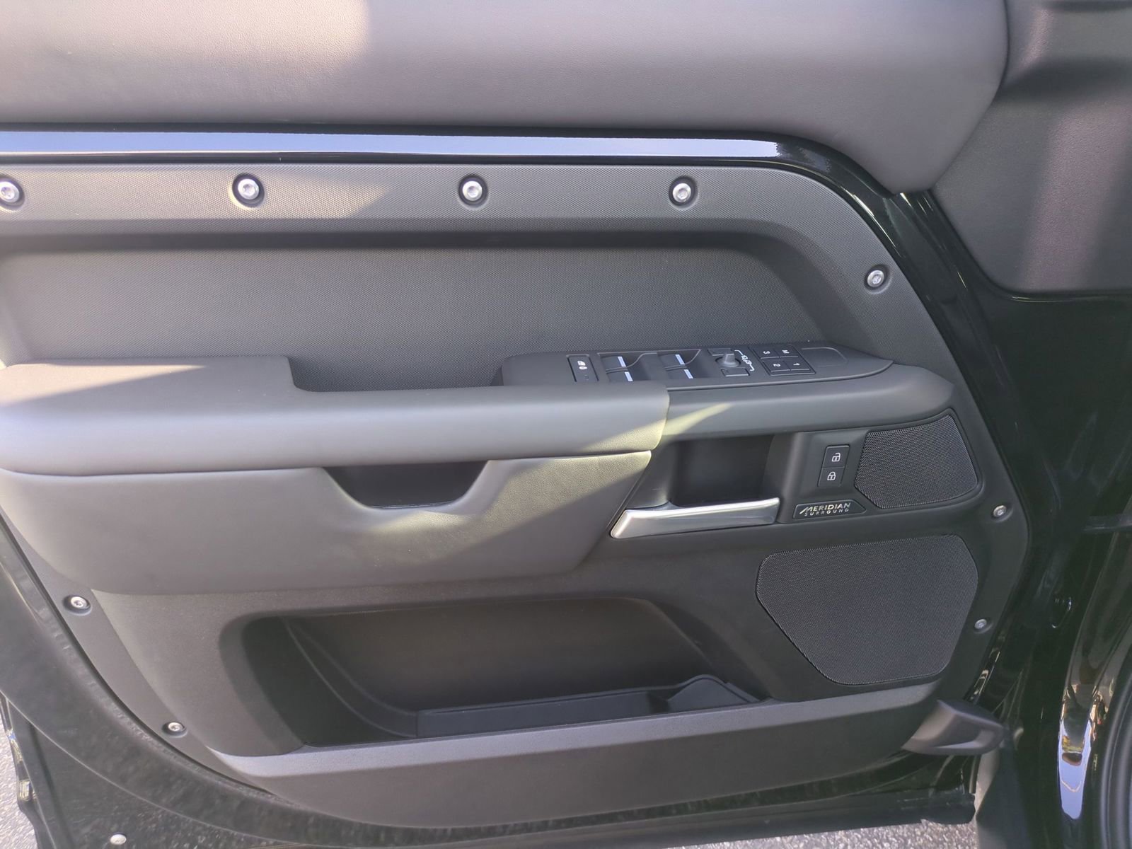 New 2026 Land Rover Defender 130 X-Dynamic SE image 11