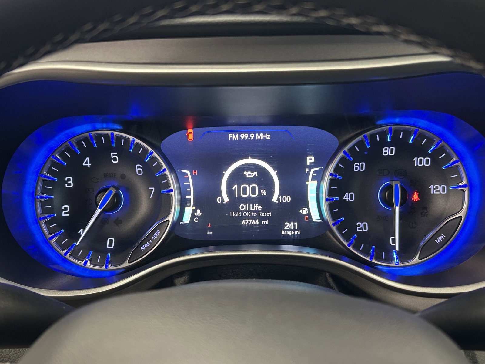 Used 2023 Chrysler Pacifica Touring-L image 27