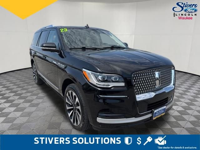 Used 2023 Lincoln Navigator Reserve image 3