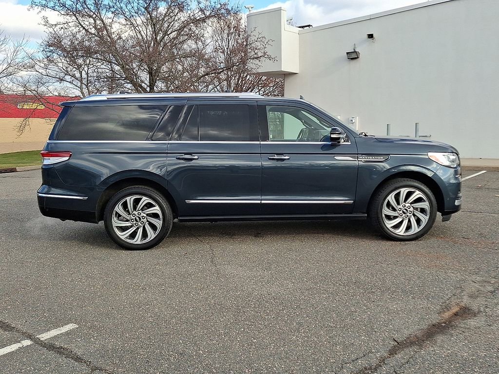 Used 2022 Lincoln Navigator L Reserve image 10