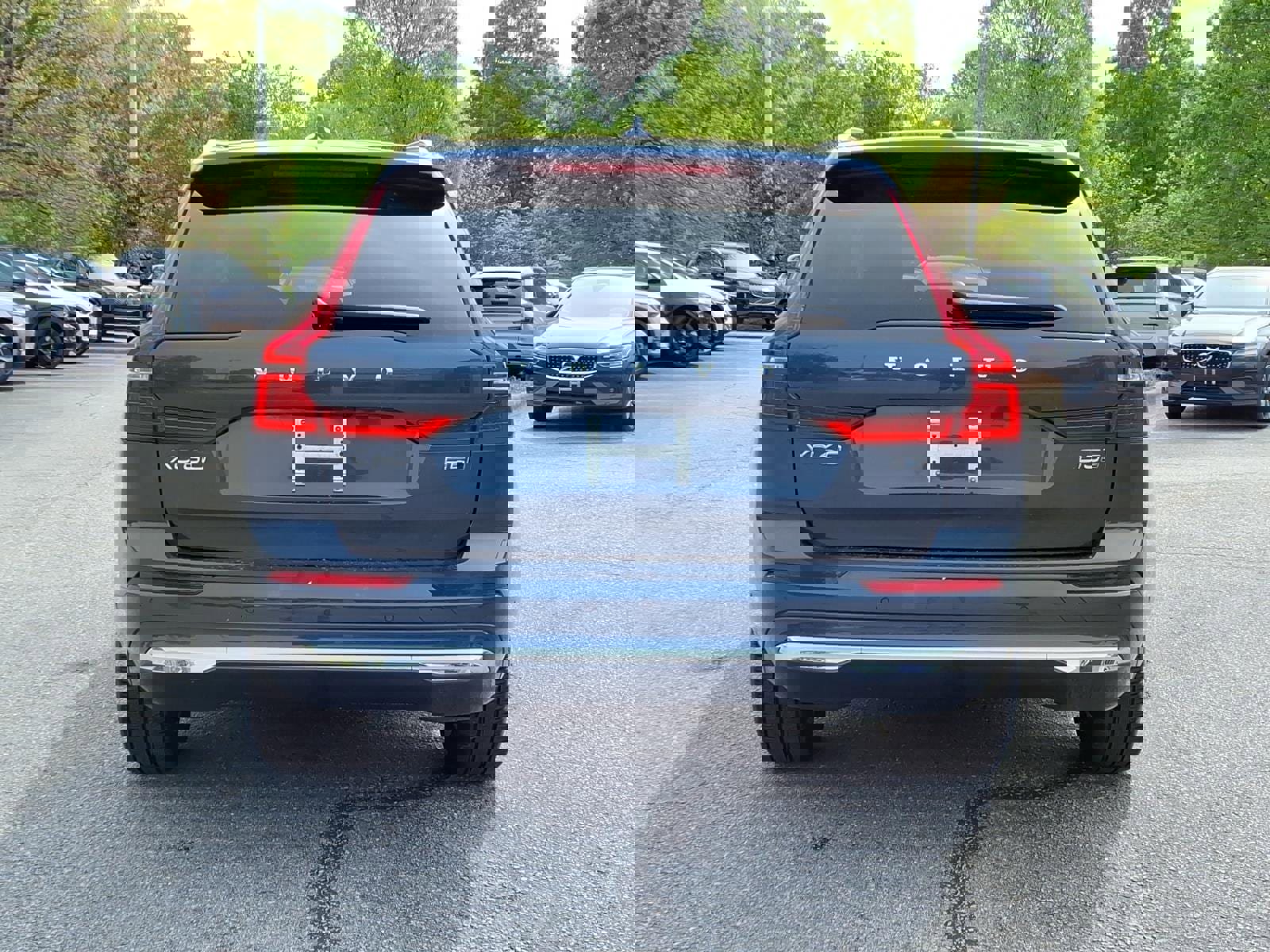 Certified 2023 Volvo XC60 B5 Plus w/ Climate Package AWD/4WD image 4