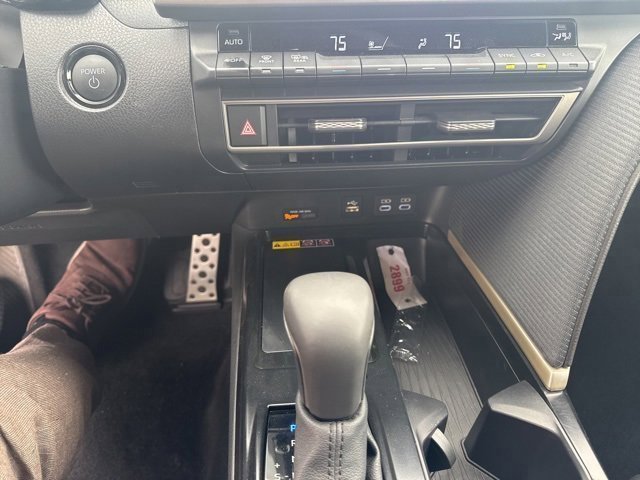 Used 2025 Toyota Camry SE image 13