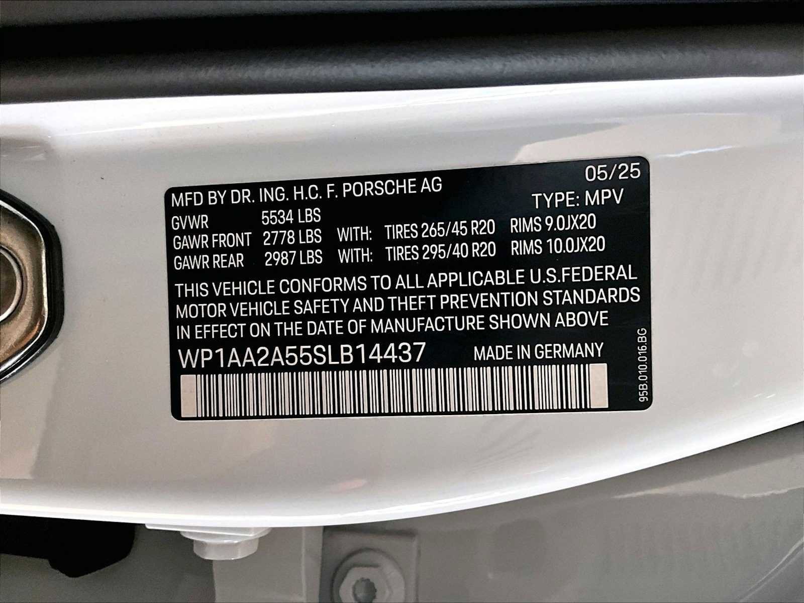 Used 2025 Porsche Macan image 36