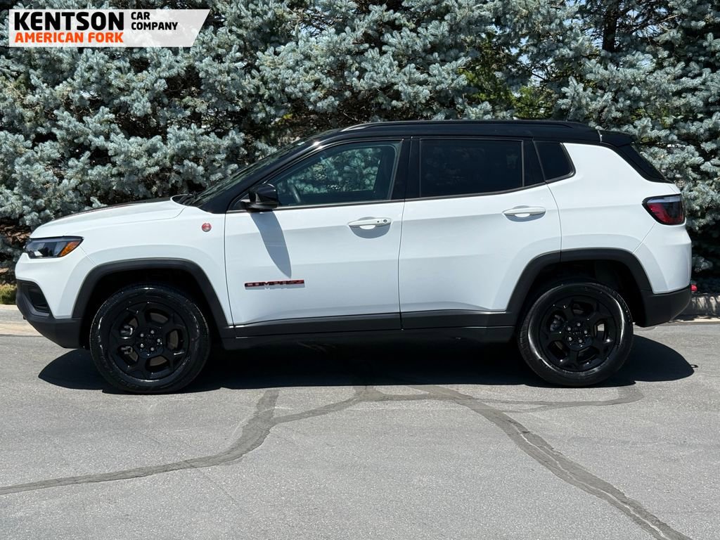 Used 2023 Jeep Compass Trailhawk image 4