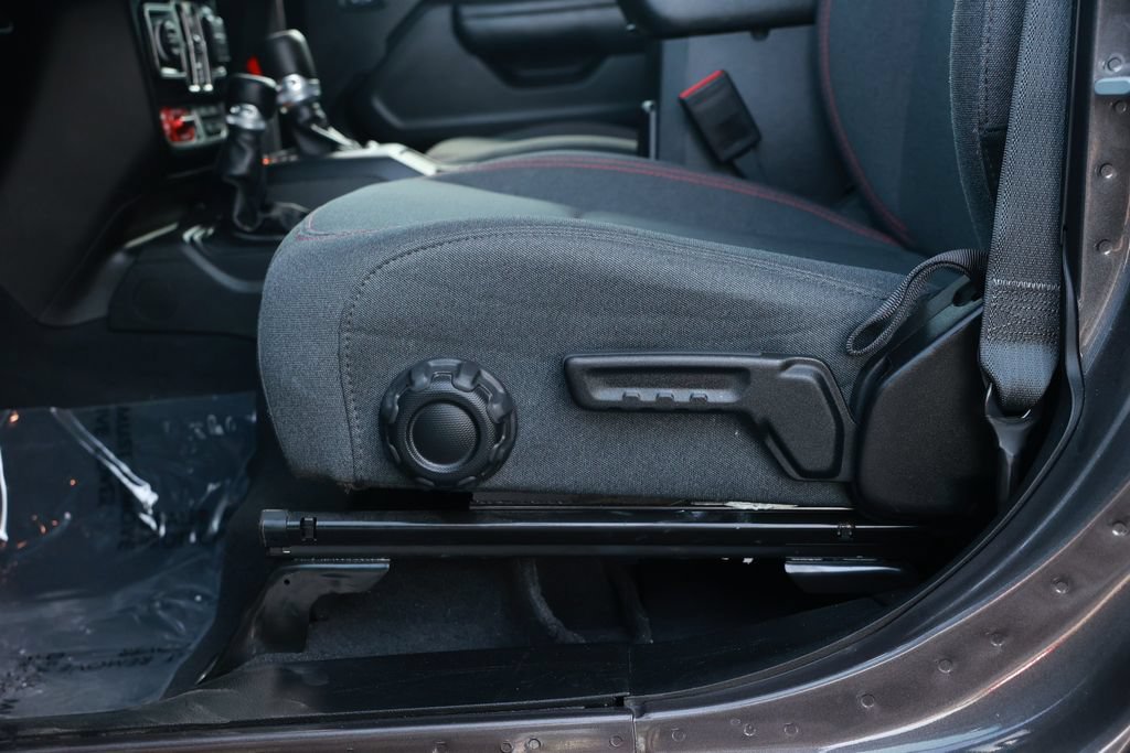 Used 2025 Jeep Wrangler Unlimited Rubicon AWD/4WD image 19