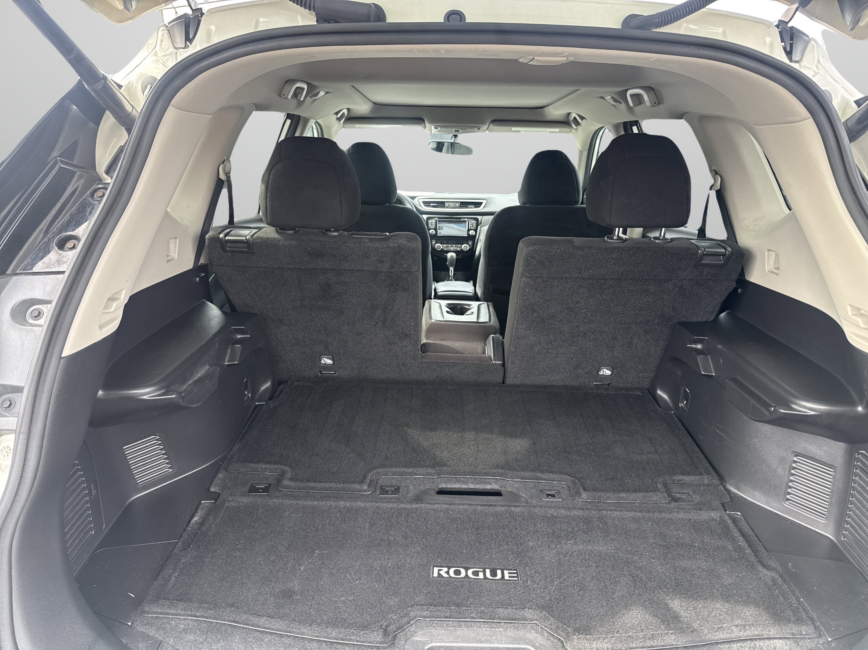 Used 2016 Nissan Rogue SV w/ SV Premium Package image 9