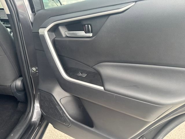 Used 2025 Toyota RAV4 XLE image 33