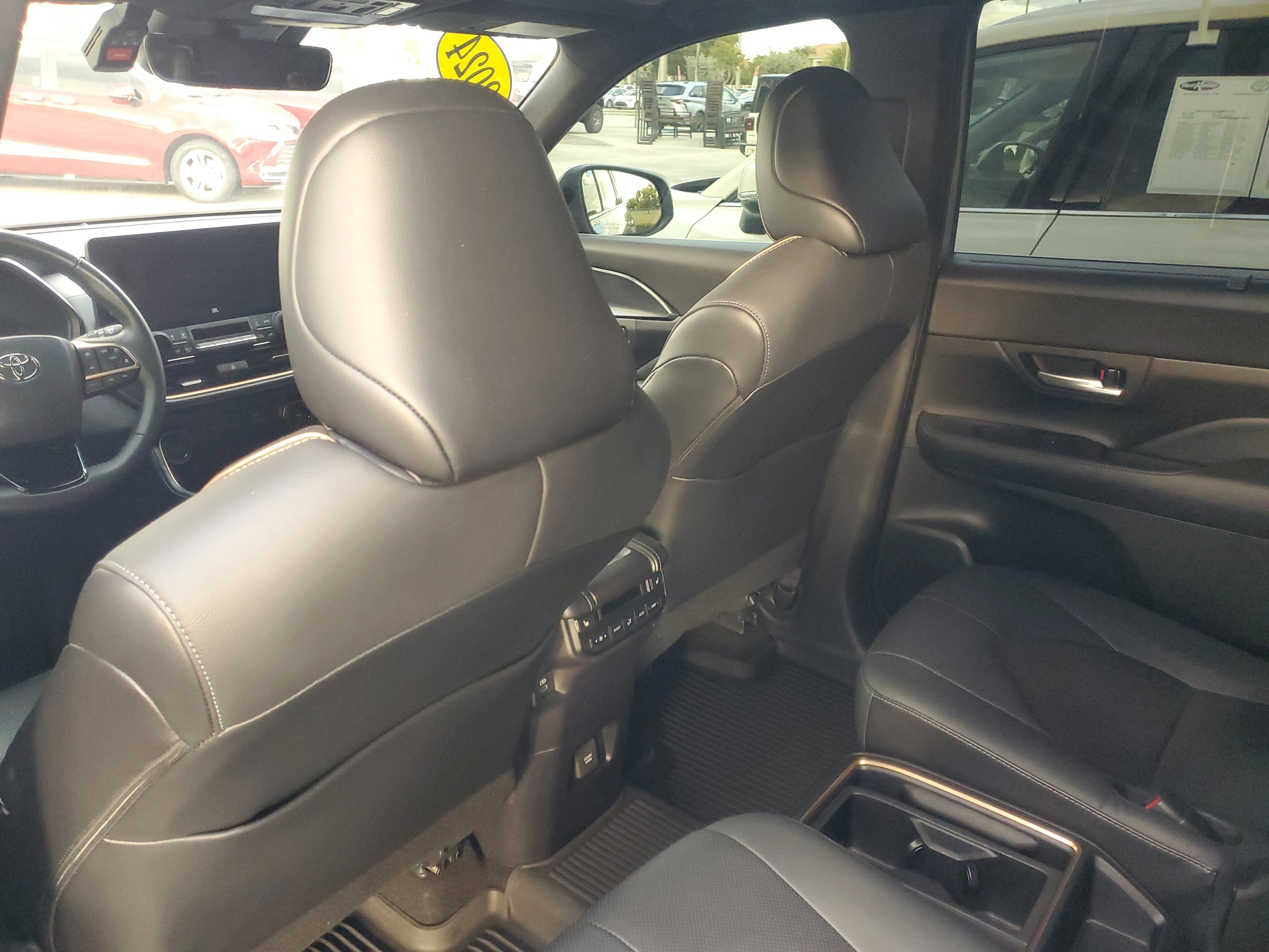 Used 2024 Toyota Grand Highlander AWD Hybrid image 10