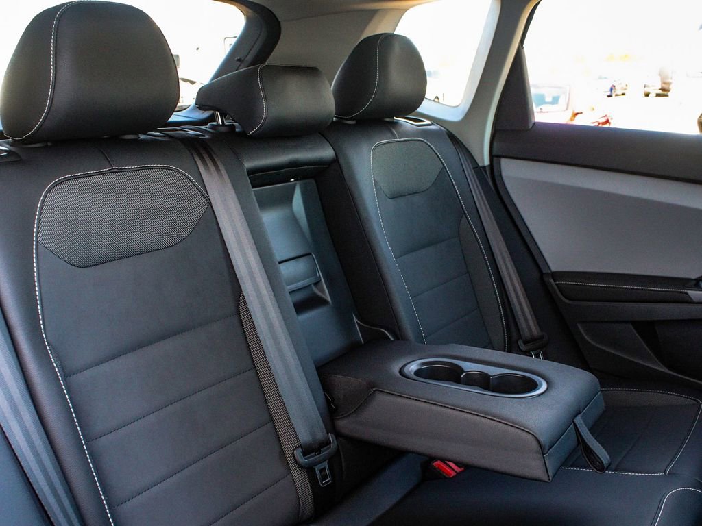 Used 2024 Volkswagen Taos SE w/ Taos Adventure Package (SXB) image 39