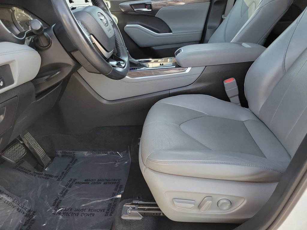 Used 2022 Toyota Highlander Limited image 19