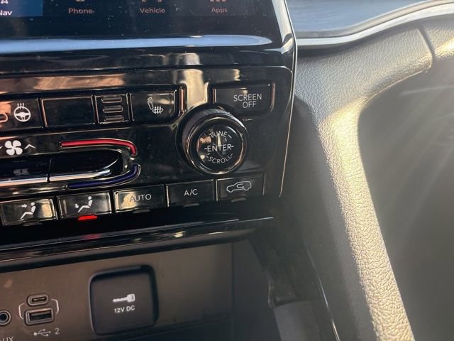 Used 2023 Jeep Grand Cherokee L Limited w/ Black Appearance Package image 22