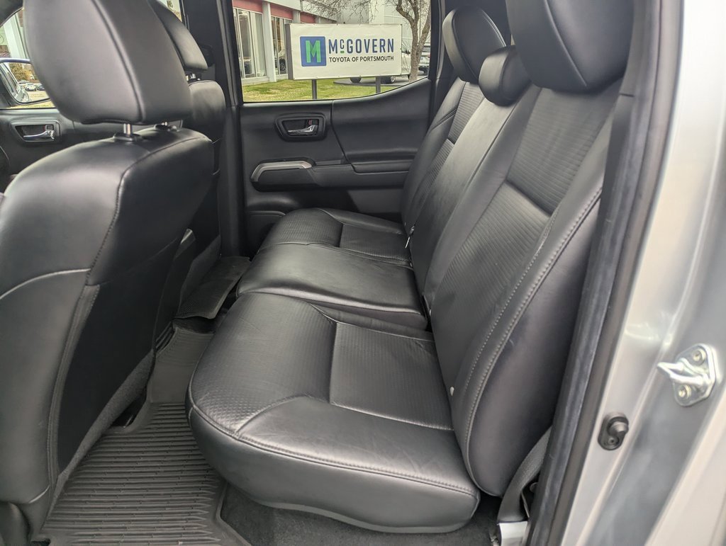 Used 2022 Toyota Tacoma Limited image 17