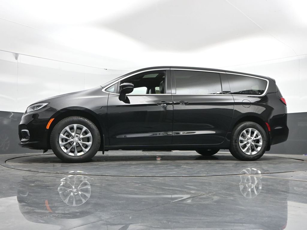 New 2026 Chrysler Pacifica Select image 44