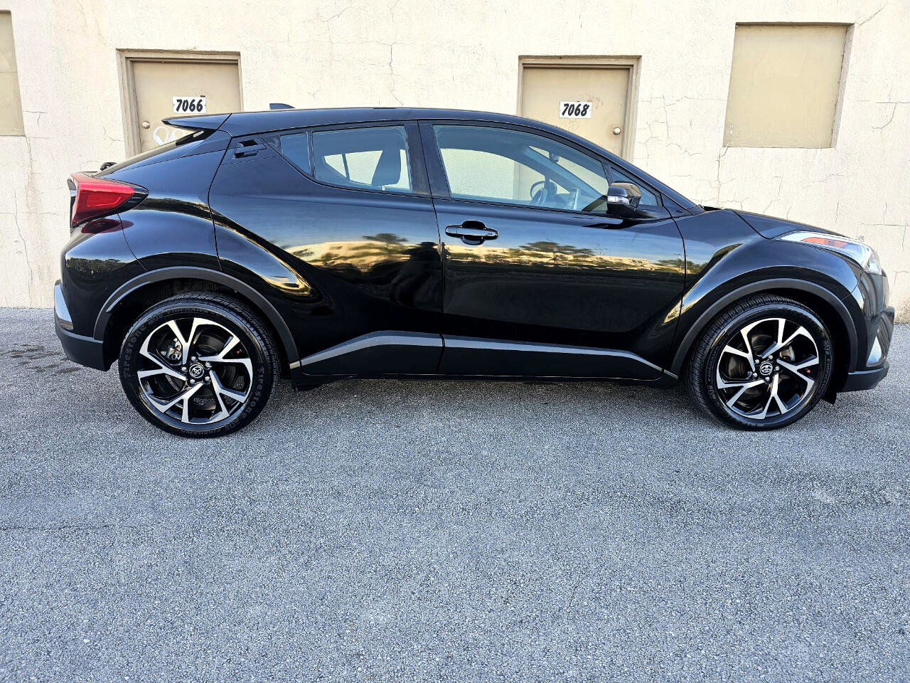 Used 2019 Toyota C-HR Limited image 12