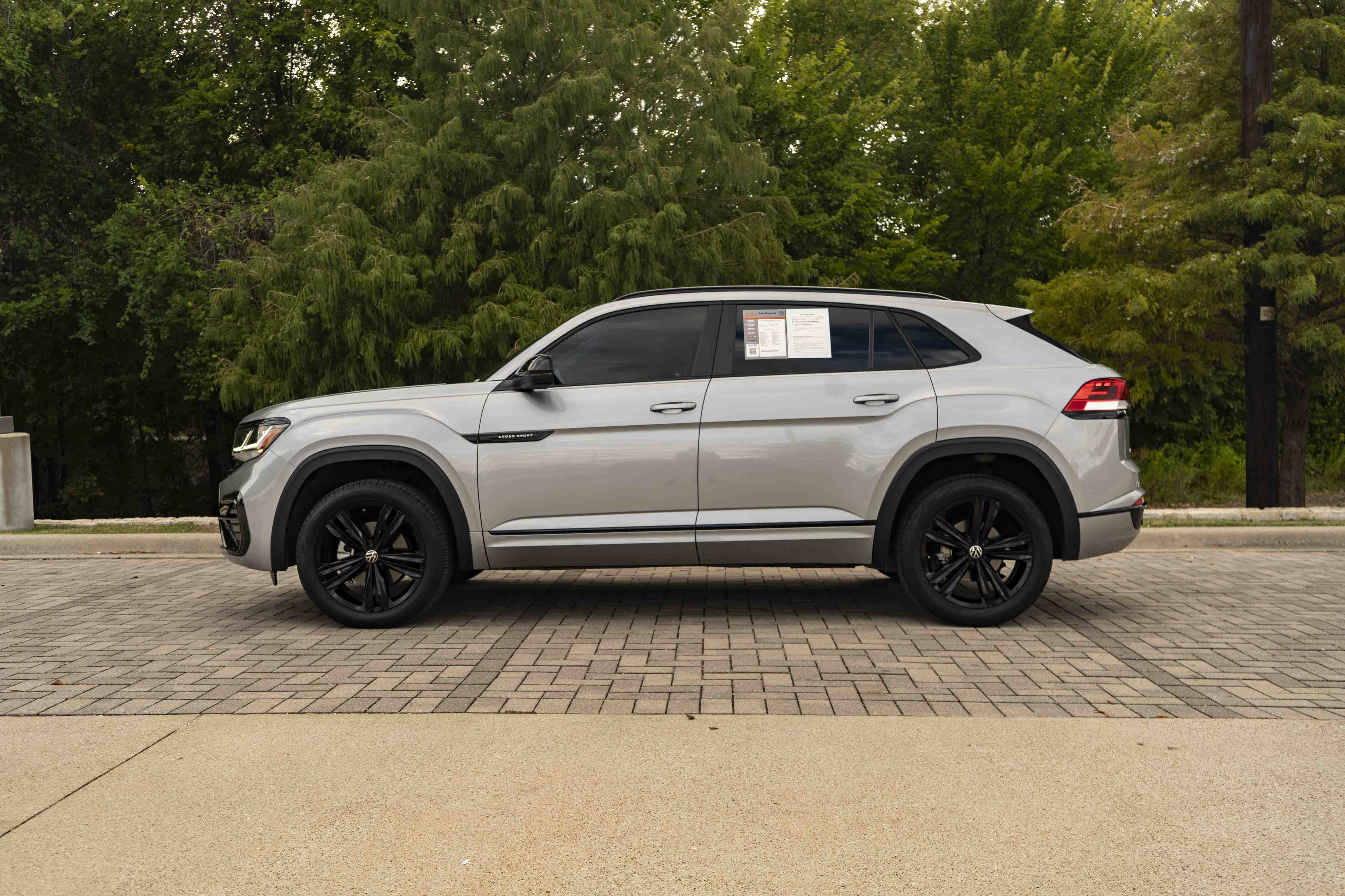 Certified 2023 Volkswagen Atlas Cross Sport SEL R-Line AWD/4WD image 5