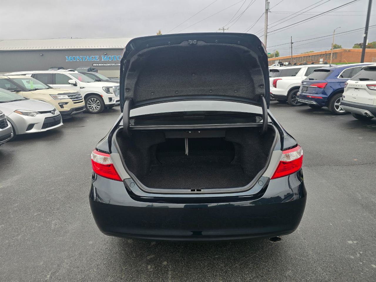 Used 2017 Toyota Camry XLE w/ Moonroof Package FWD image 19
