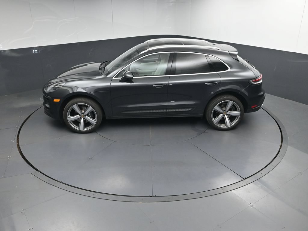 Certified 2024 Porsche Macan AWD/4WD image 33