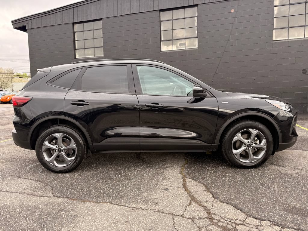 Used 2025 Ford Escape ST-Line Select AWD/4WD image 16
