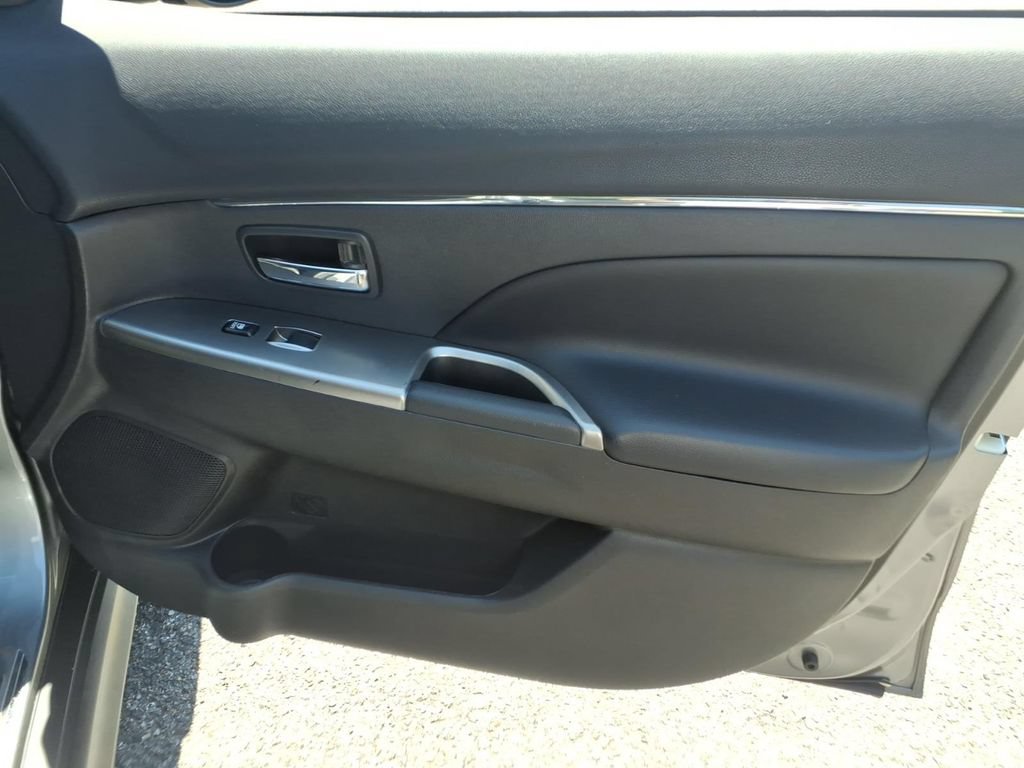 Used 2018 Mitsubishi Outlander Sport SEL FWD image 9