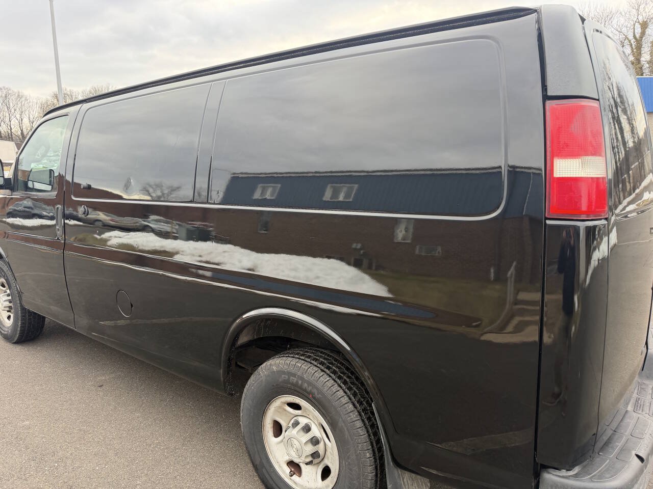 Used 2016 Chevrolet Express 2500 RWD image 14
