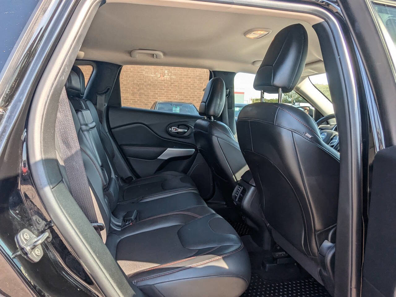 Used 2017 Jeep Cherokee Trailhawk w/ Cold Weather Group image 16