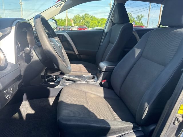 Used 2016 Toyota RAV4 LE AWD/4WD image 14