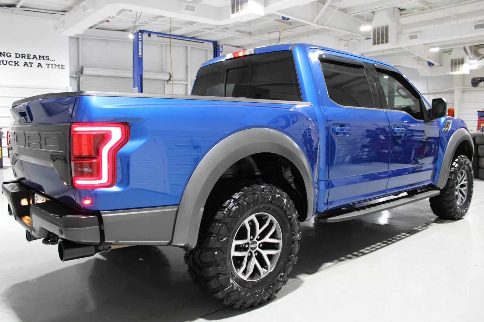 Used 2018 Ford F150 Raptor w/ Equipment Group 802A Luxury AWD/4WD image 9