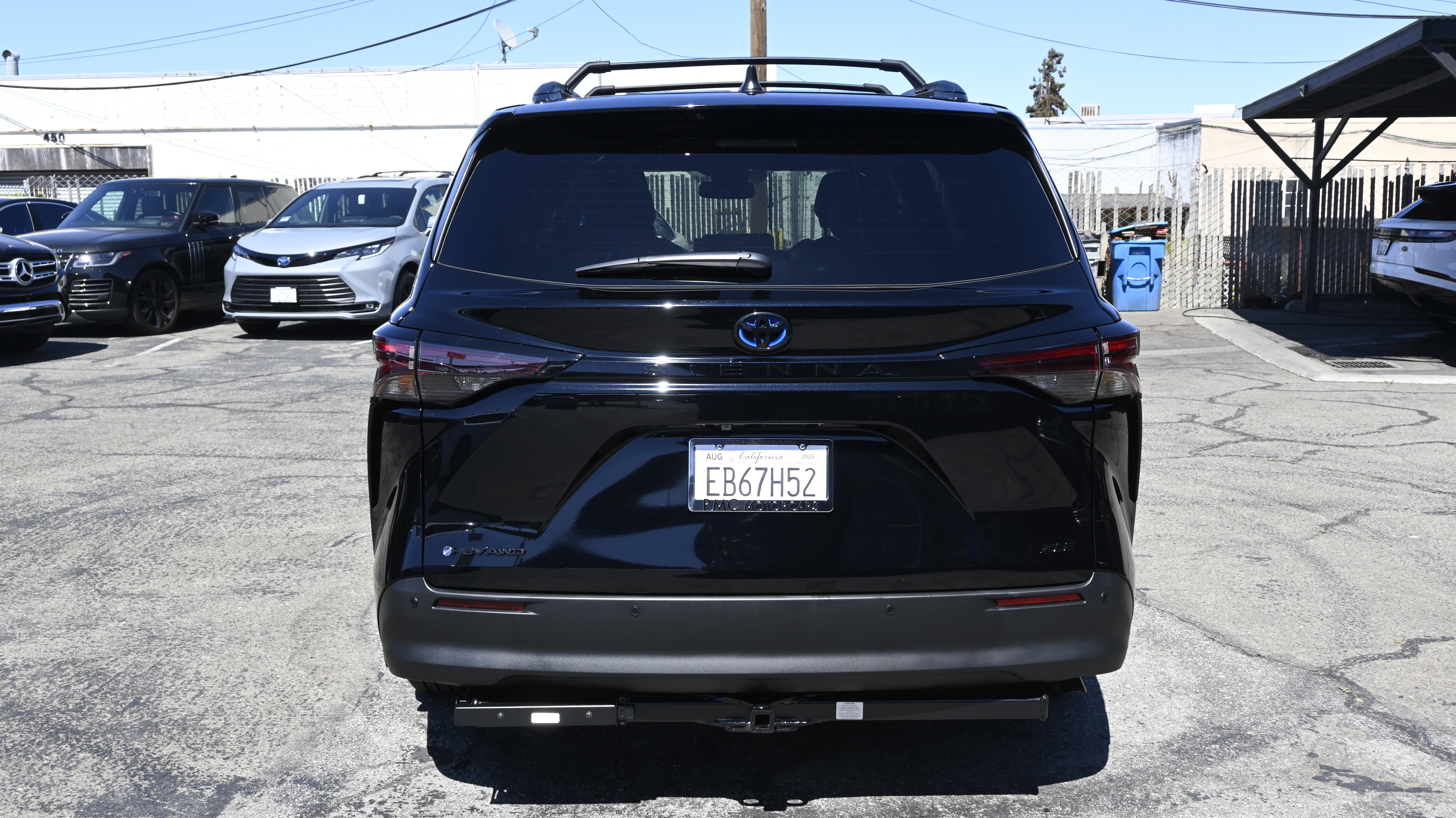 Used 2025 Toyota Sienna XLE Woodland Edition image 4