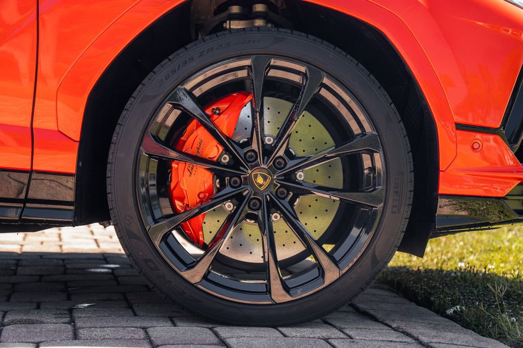 Used 2024 Lamborghini Urus S AWD/4WD image 15