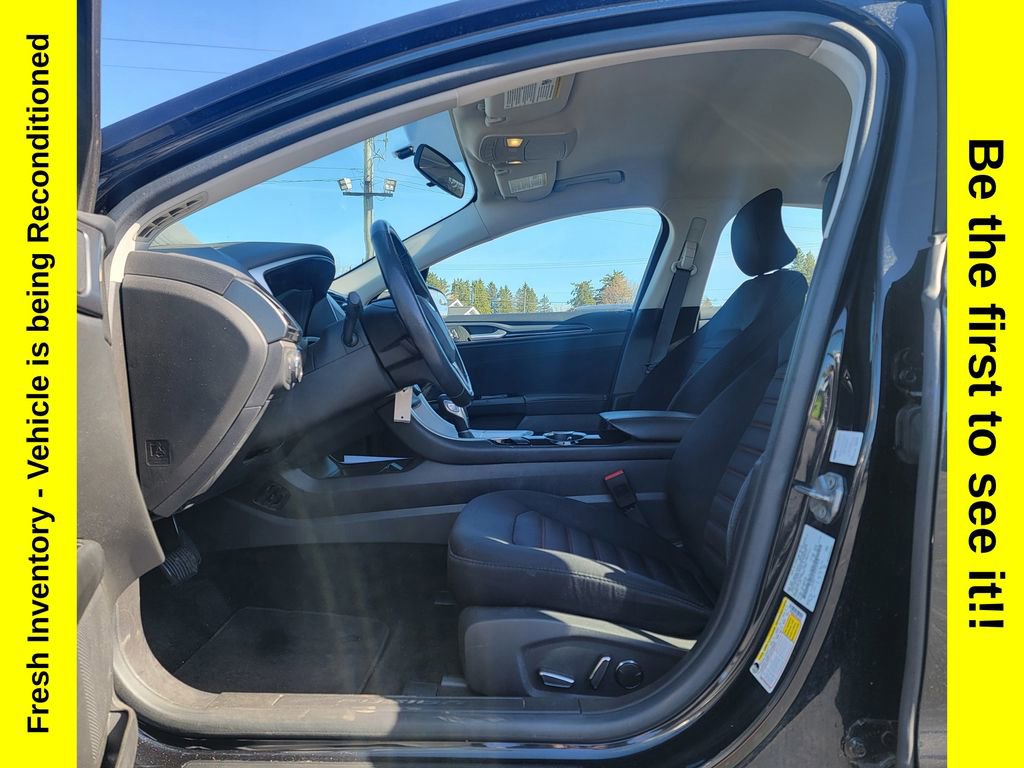 Used 2015 Ford Fusion SE w/ Equipment Group 201A FWD image 8