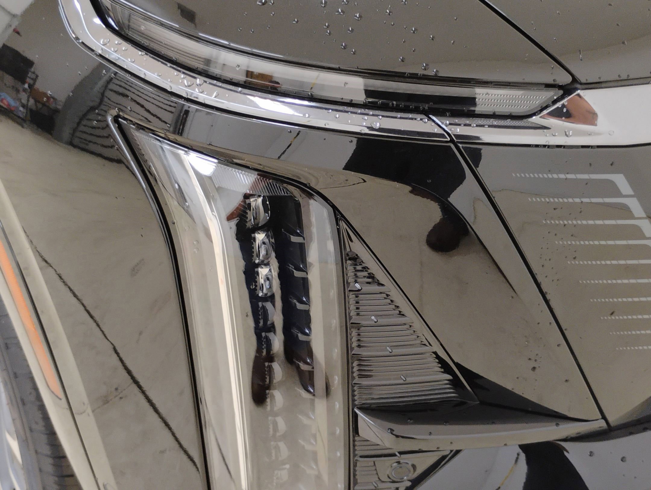 New 2026 Cadillac Vistiq Sport w/ LPO, Floor Liner Package image 31