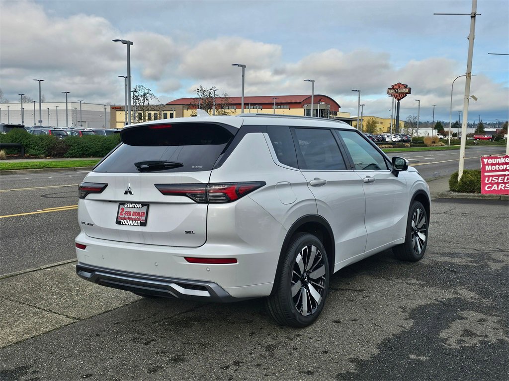 New 2026 Mitsubishi Outlander SEL image 5