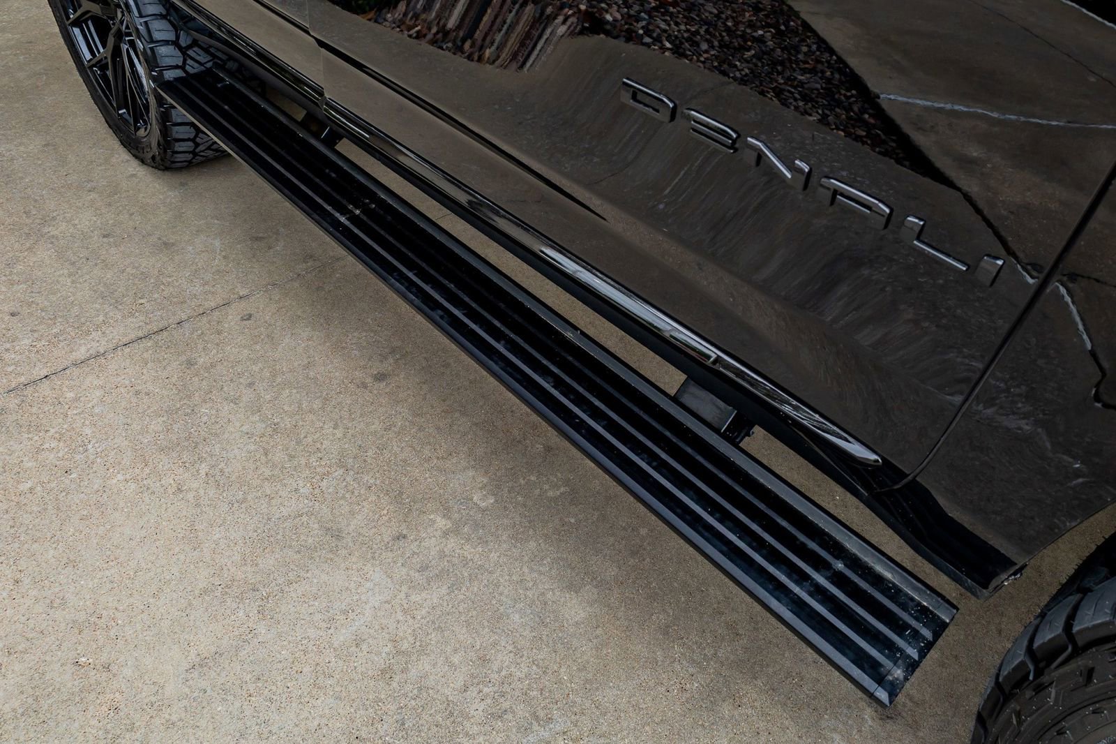 Used 2025 GMC Yukon Denali Ultimate image 13