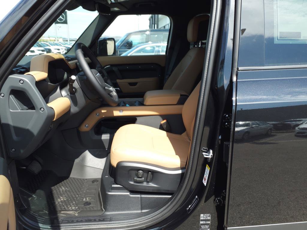 Used 2025 Land Rover Defender 110 S image 10