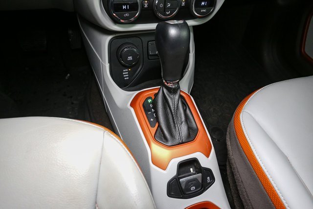 Used 2017 Jeep Renegade Limited image 29