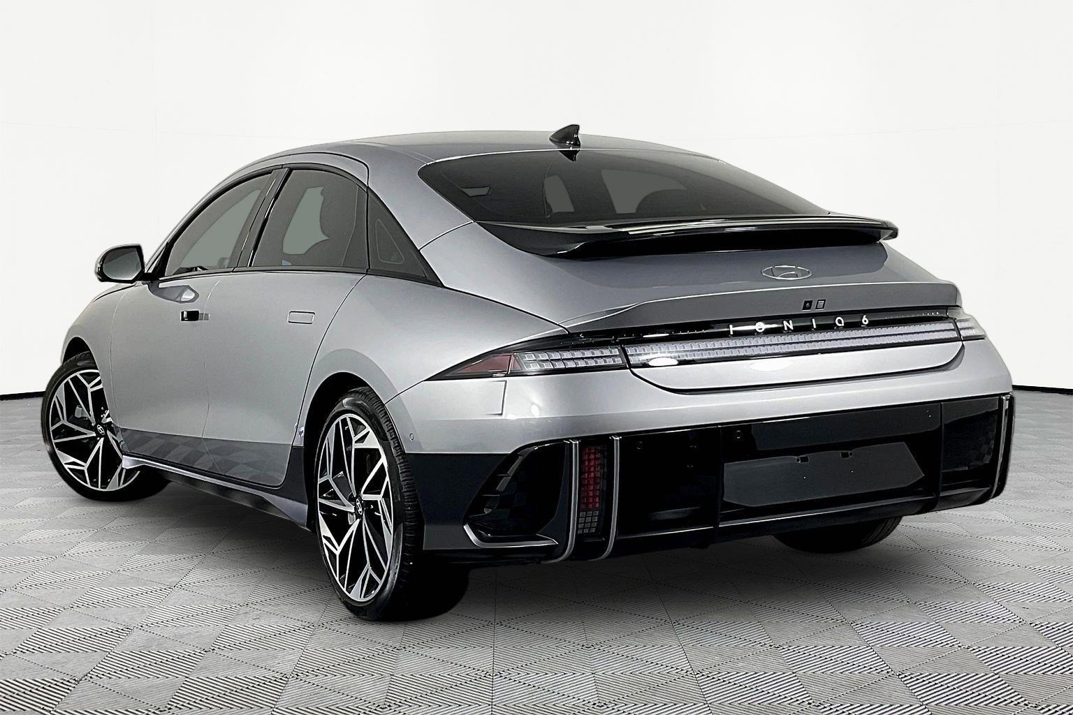 Used 2023 Hyundai Ioniq 6 Limited w/ Cargo Package image 4