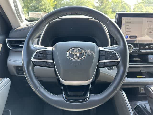 Used 2023 Toyota Highlander Limited AWD/4WD image 8