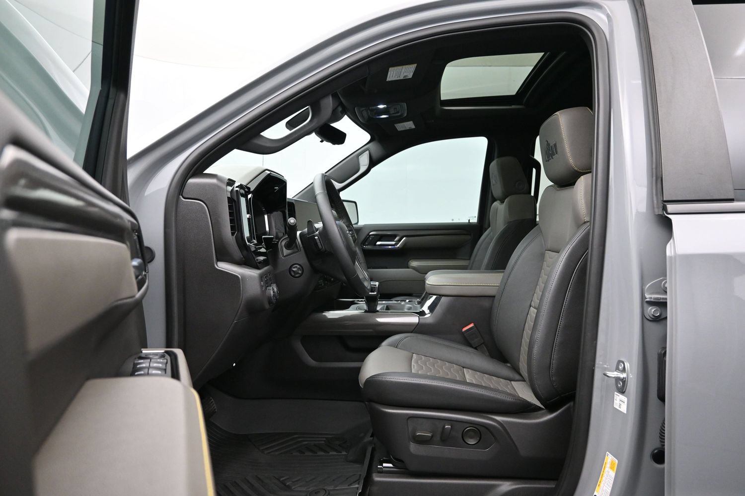 Used 2024 Chevrolet Silverado 1500 ZR2 w/ ZR2 Bison Edition AWD/4WD image 9