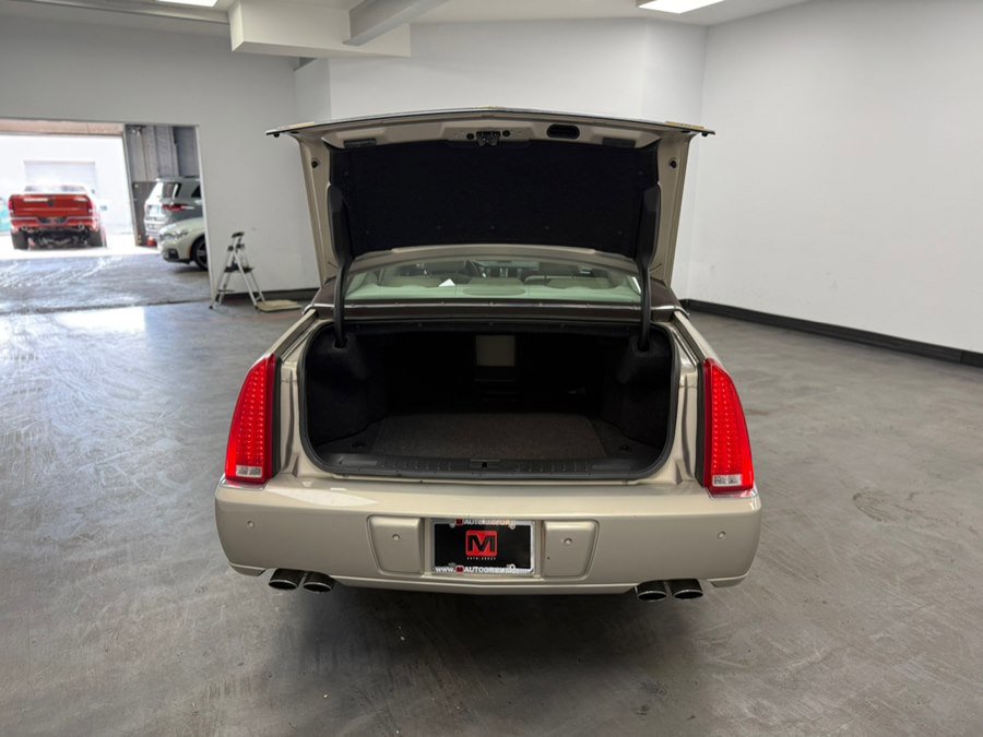 Used 2008 Cadillac DTS w/ Sun And Sound Package image 62