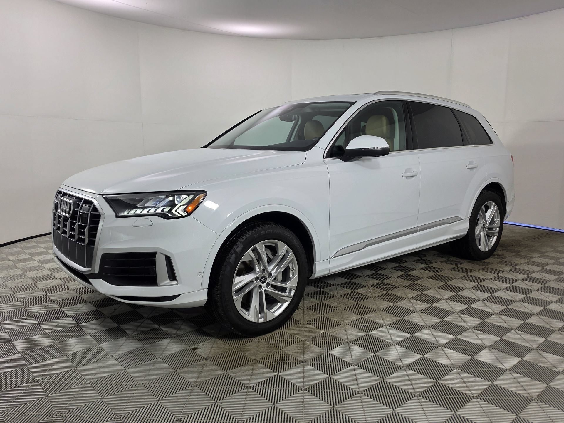 Certified 2024 Audi Q7 2.0T Premium Plus AWD/4WD image 3