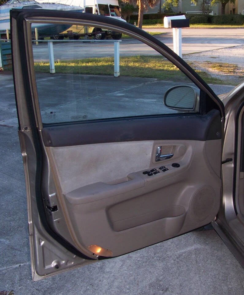 Used 2007 Kia Spectra EX FWD image 10