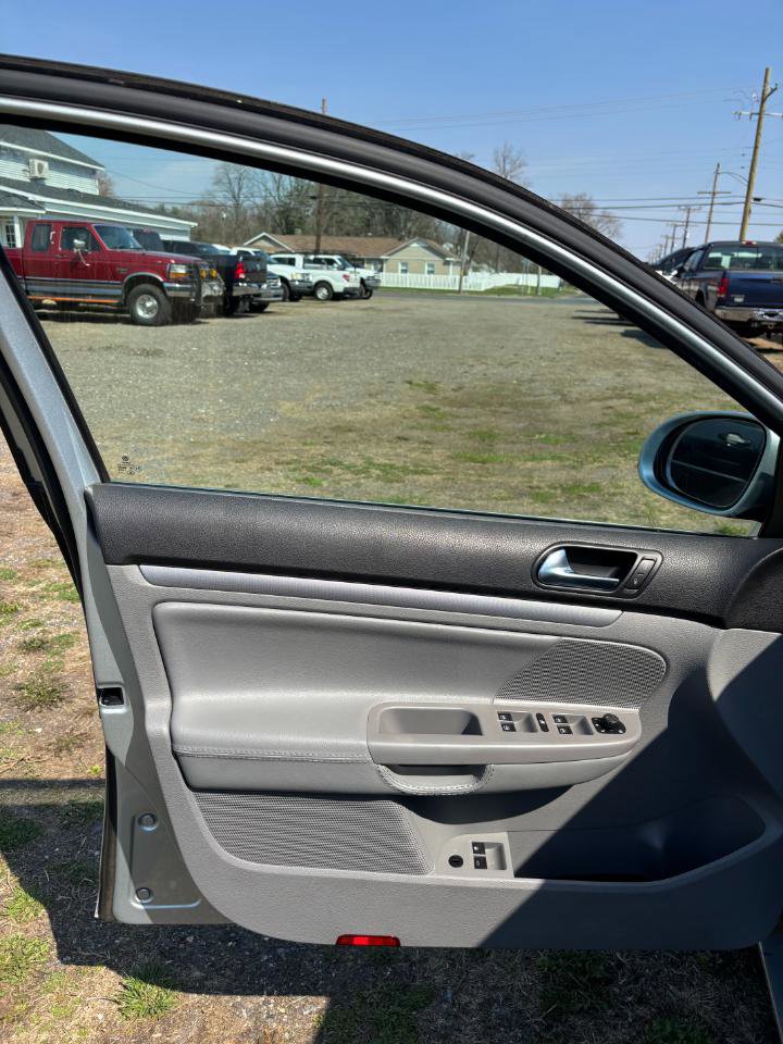Used 2009 Volkswagen Jetta SE FWD image 19
