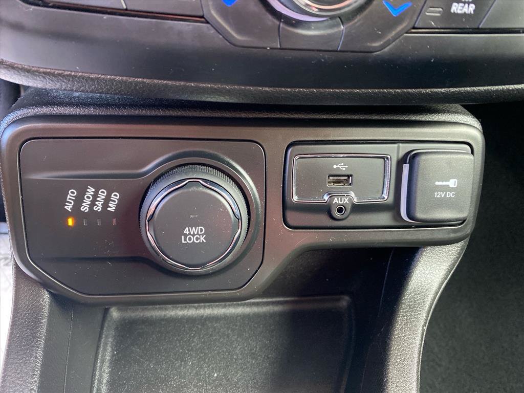 Used 2020 Jeep Renegade Latitude AWD/4WD image 14