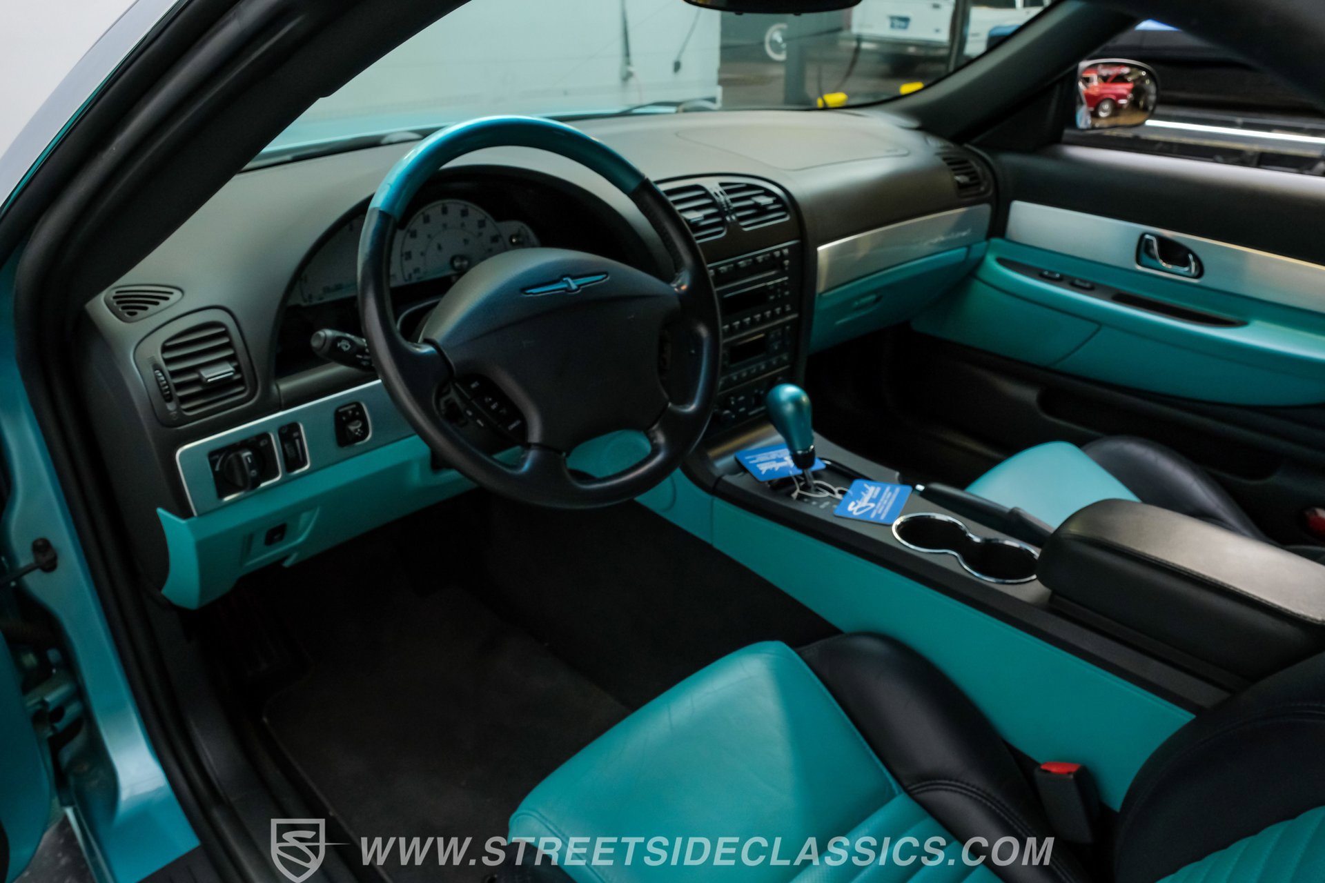 Used 2002 Ford Thunderbird RWD image 4