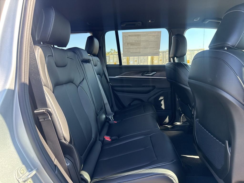 New 2025 Jeep Grand Cherokee Limited image 12