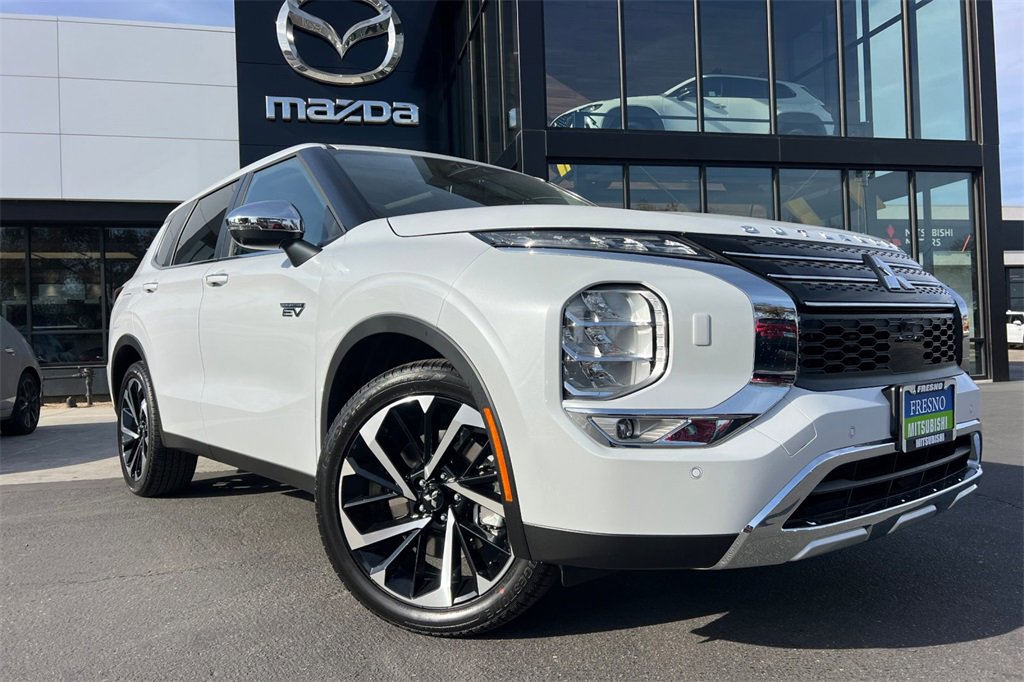 New 2025 Mitsubishi Outlander SE image 2